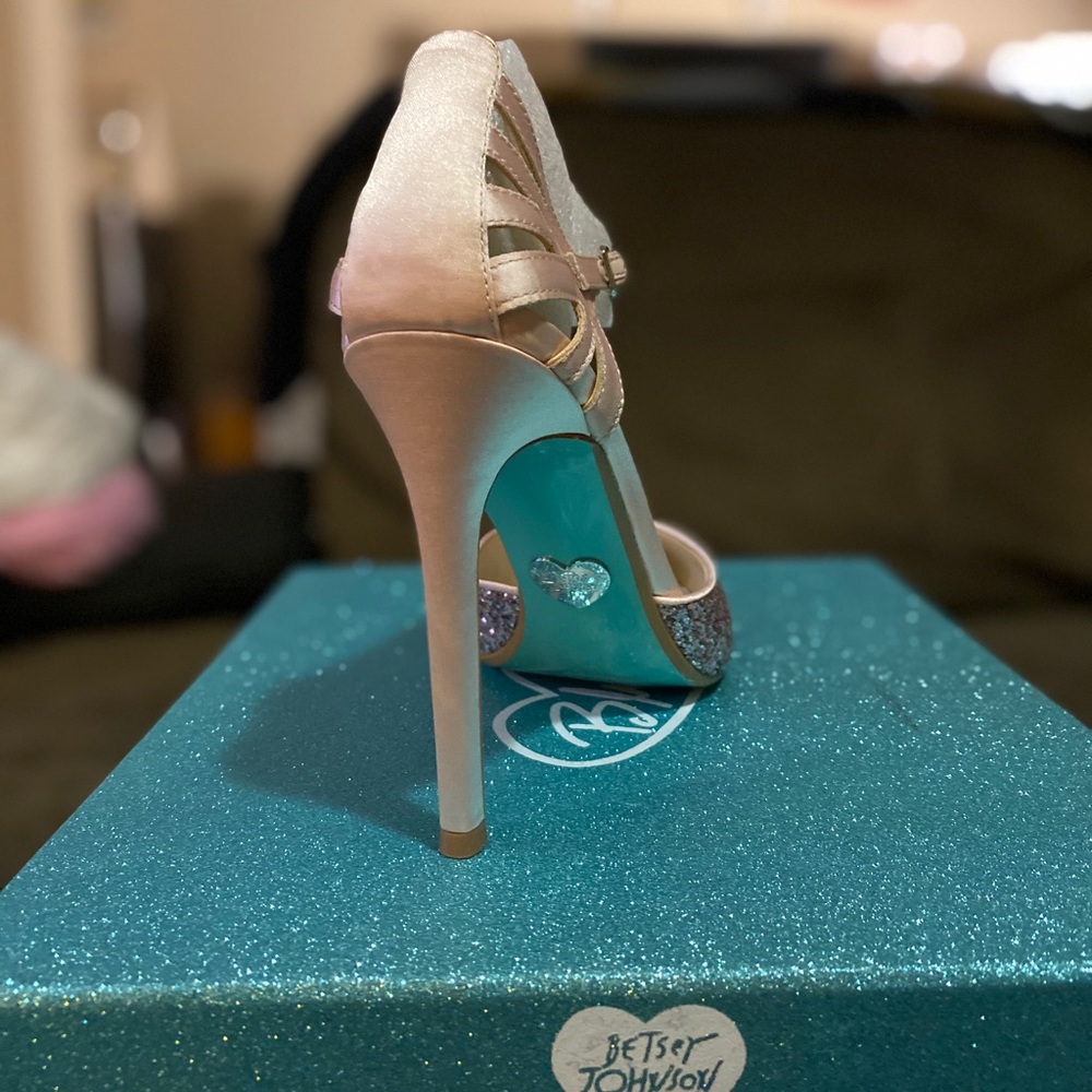 NWT Betsey Johnson Blue Blush Sandals - Picture 2 of 2